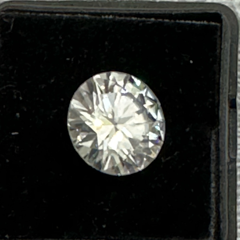 4.90 carat moissanite